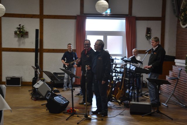 Musikalische Unterhaltung von der Band "Ichty"