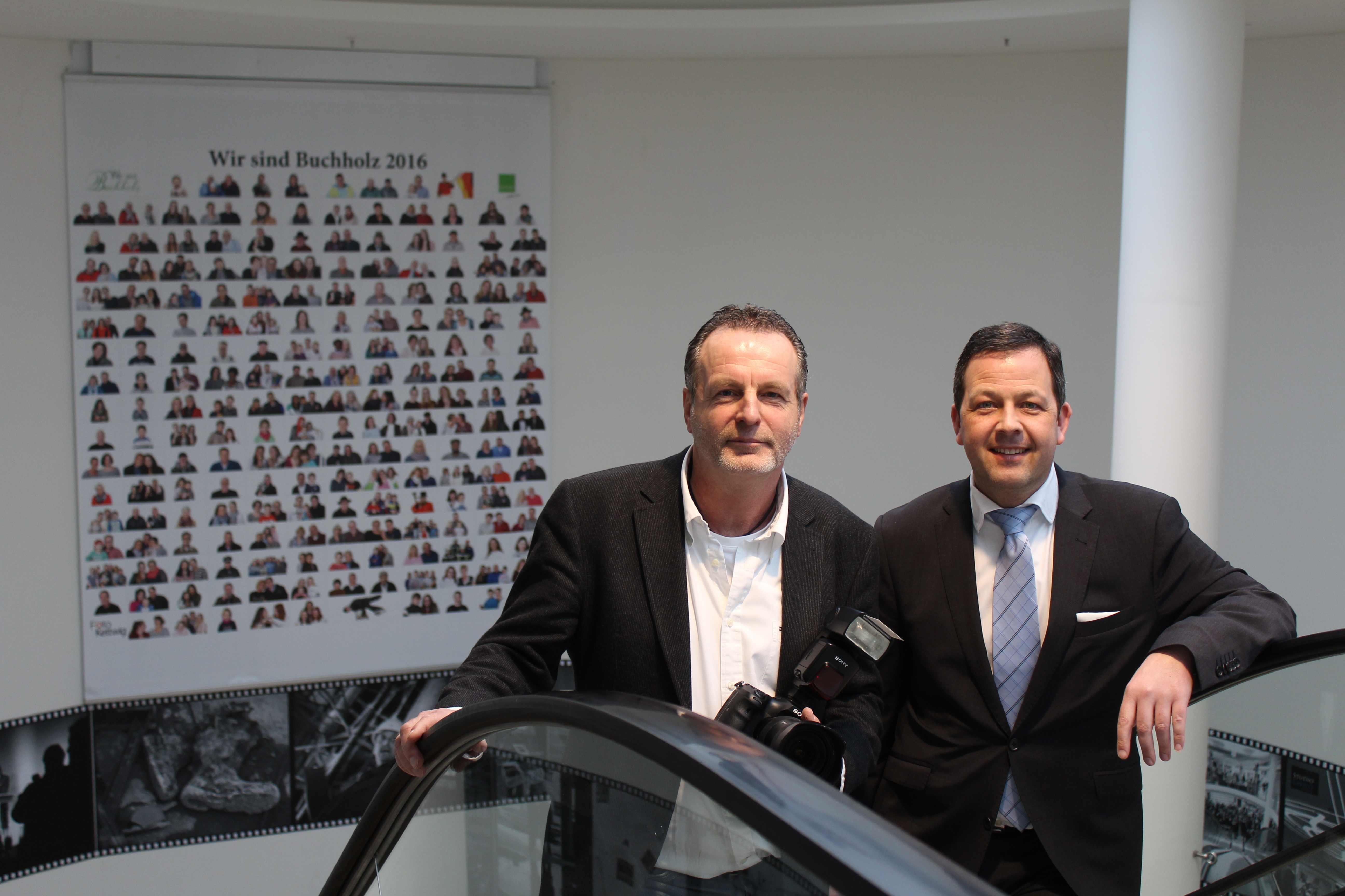 Wollen mit der Foto-Aktion das „Wir-Gefühl“
der Buchholzer stärken: Fotograf Frank Kettwig (li.)
und Center-Manager Stefan Sahr