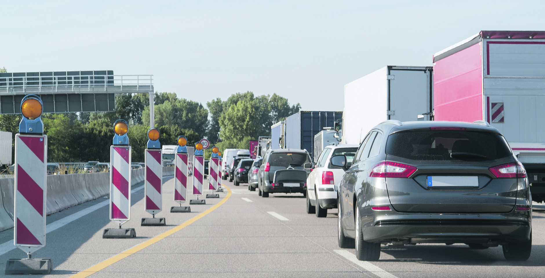 Schlecht koordinierte Baustellen und damit verbundene Umleitungen und Sperrungen sorgten im vergangenen Jahr für Staus und Verkehrschaos in der Hambuger Metropolregion
