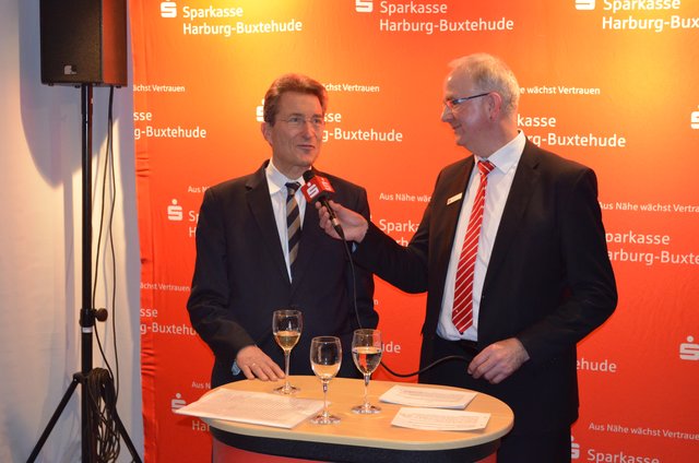 Prof. Dr. Wolfgang Huber im Gespräch mit Wilfried Wiegel (Sparkasse)