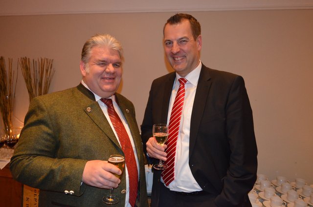 Rechtsanwalt Jan Stöver aus Buchholz mit Andreas Sommer (Sparkasse)