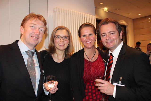 Frank und Sabine Meyer (VGH-Vertetung aus Buchholz, links) und Kathrin und Stephan Schrader (WOCHENBLATT)