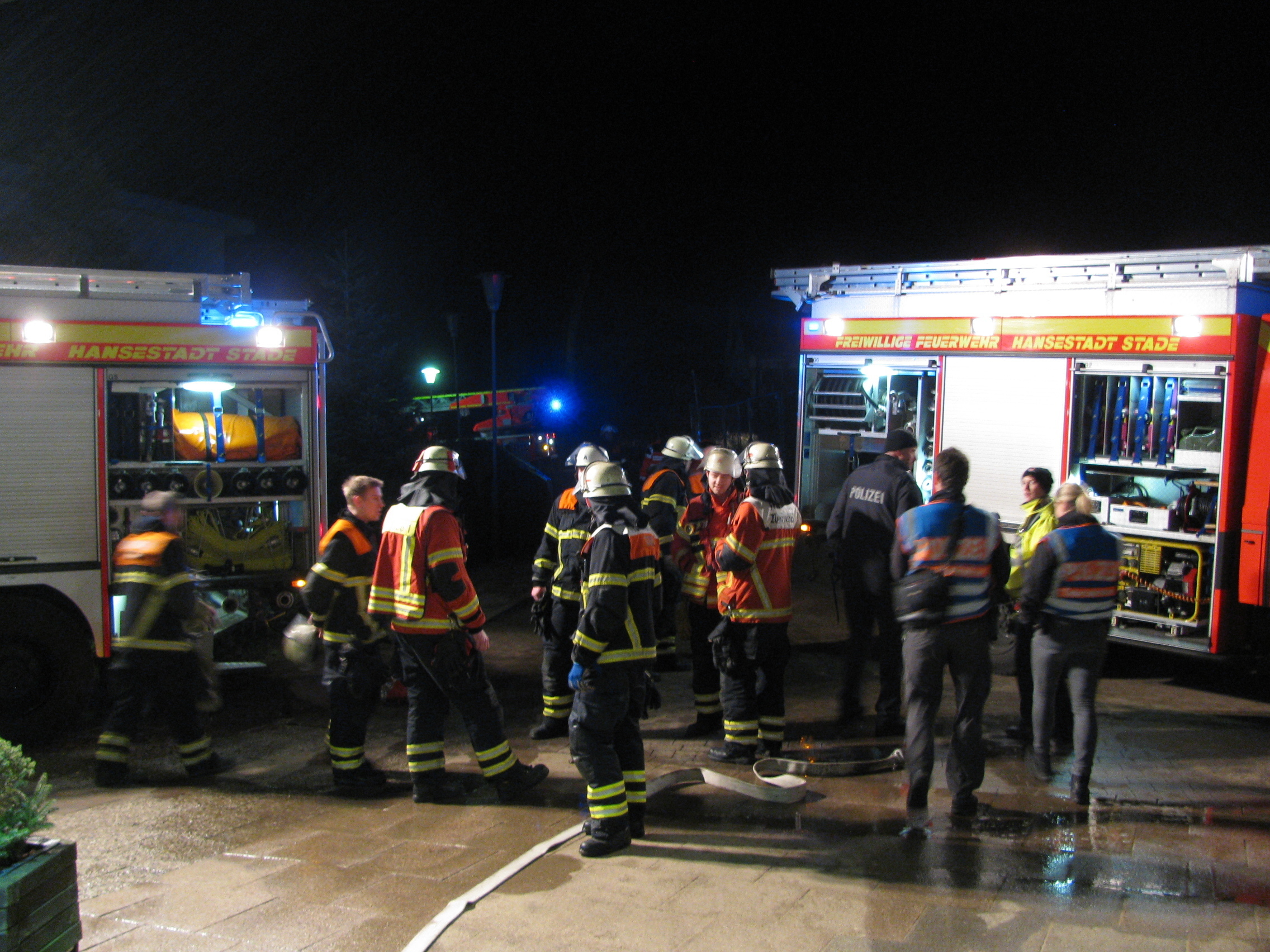Bei einem Feuer in einem Stader Seniorenheim waren 50 Feuerwehrkräfte im Einsatz