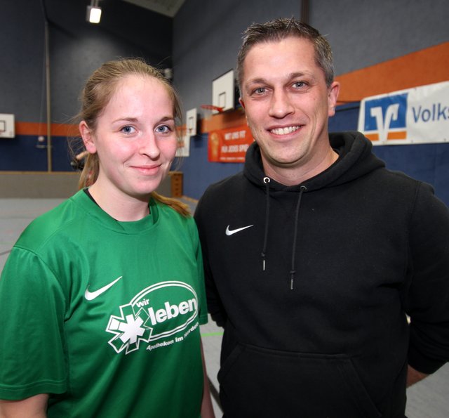 Haben perfekt organisiert: Elbmarsch-Trainer und Mit-Organisator Jan Flindt und Mannschaftführerin Lena Tode