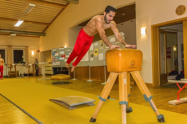 Bei der Sportpräsentation dabei: Turn-Ass Reza Abbasian (TSV Buchholz 08) | Foto: Helms