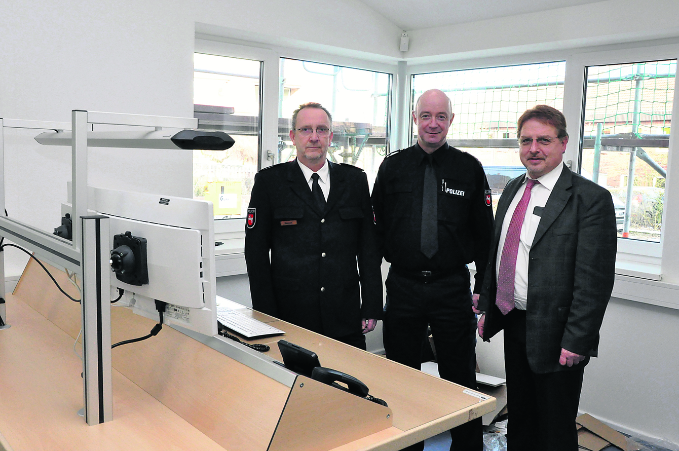 In der neuen Polizeistation (v. li.): Wilfried Haensch, Michael Stolze und Wolfgang Krause