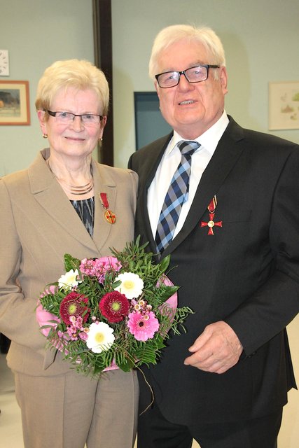 Heinz Mügge mit seiner Ehefrau Magda, die sich ebenfalls vielfach ehrenamtlich angagiert