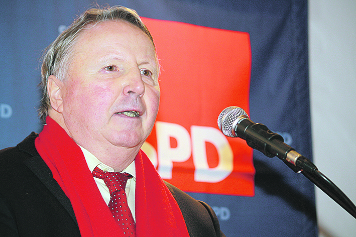 Professor Dr. Jens-Rainer Ahrens bekommt das Verdienstkreuz