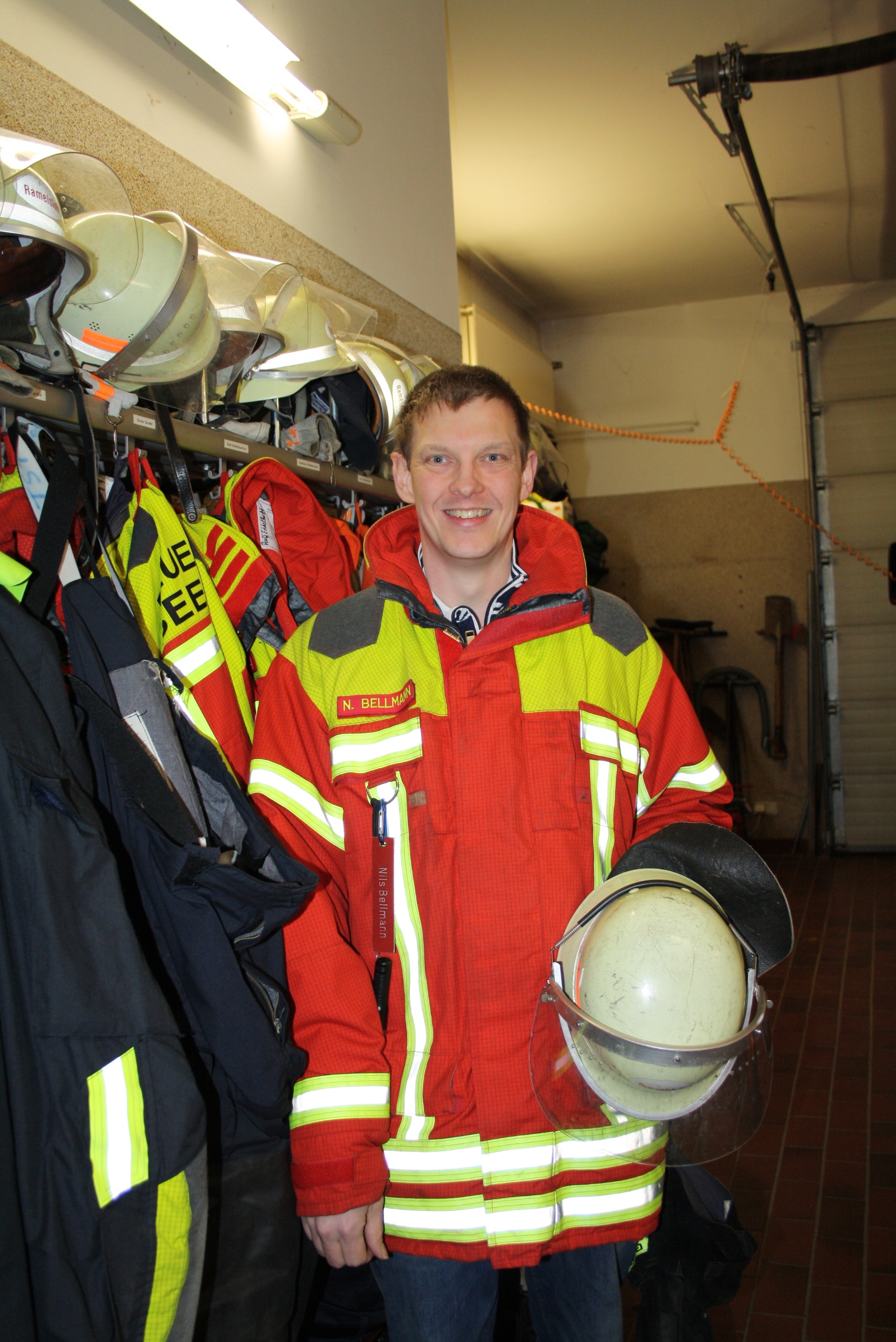 Nils Bellmann ist mit Begeisterung Feuerwehrmann. "Jeder kann bei uns mitmachen", sagt er