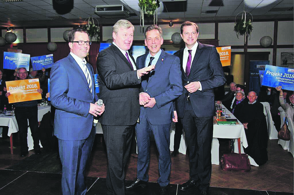 Kai Seefried, Bernd Althusmann, Helmut Dammann-Tamke und der Bundestagsabgeordneten Oliver Grundmann (v.li.)