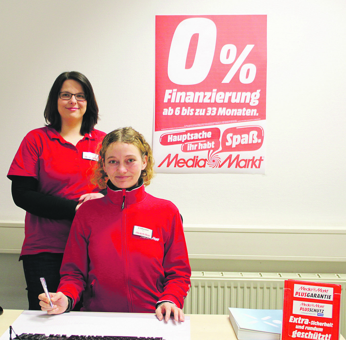 Anika Wiencke (li.) und Anna Safarzadeh beraten bei allen Fragen zur Finanzierung