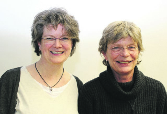 Maren Altmann (li.) und Doris Herrmann organisieren den Treff und den Weltfrauentag mit Hilfe zahlreicher Teilnehmerinnen.