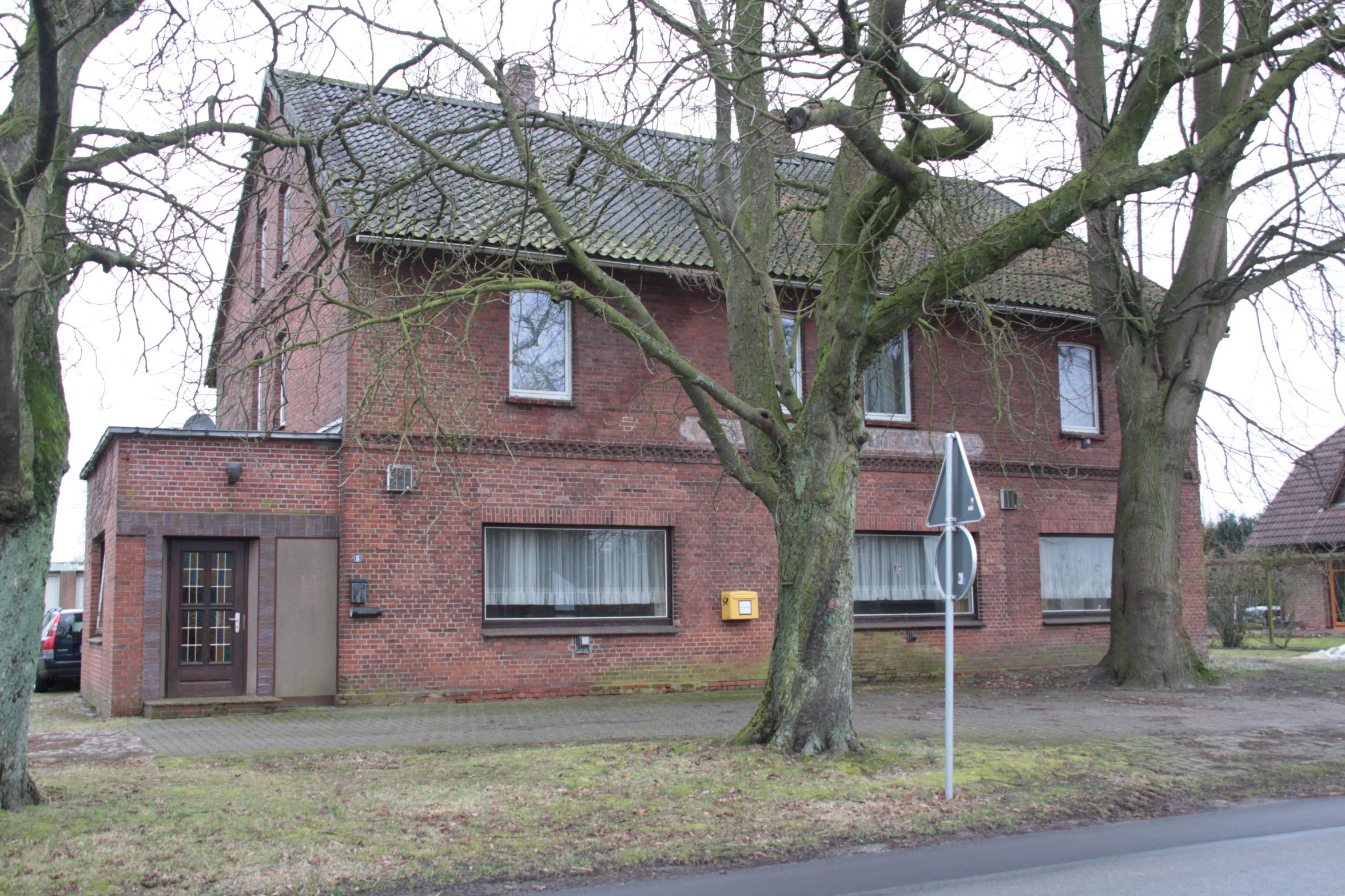 Die frühere Gaststätte in Nachbarschaft des Bahnhofes