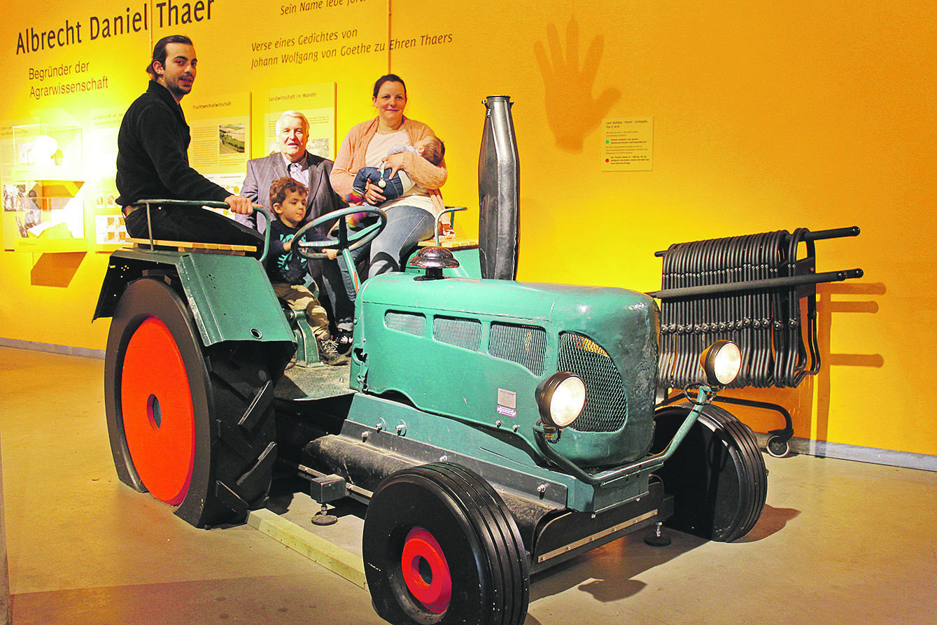 Jubiläumsmitglied Claudia Sander (v. re.) mit den Kindern Junis (im Arm) und Jacob, Vater Helmut sowie Partner Mustapha Mustapha