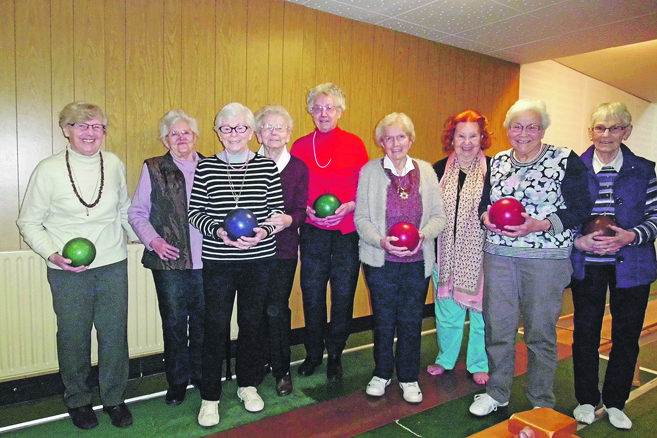 Die flotten Keglerinnen (v. li.): Ilse Gäding, Anne Riemann, Marga Weiß, Lisa Wiechern, Lisa Fürll, Erika Kantwill,
Wilma Pannek, Irmgard Prigge und Irma Voß