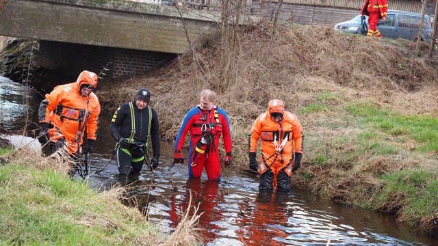 Die DLRG suchte die Aue ab | Foto: Polizei