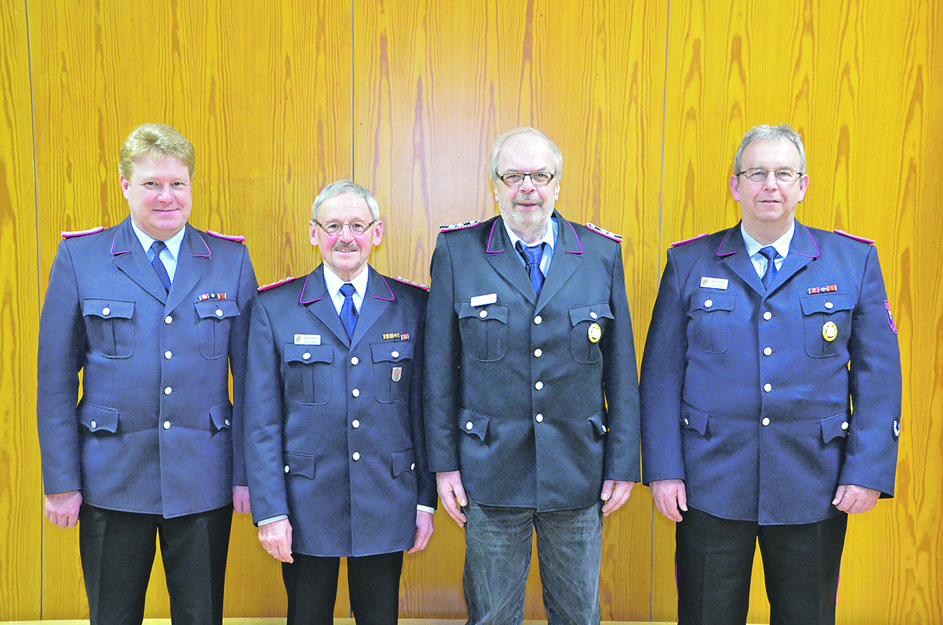 Gratulation für die Geehrten (v. li.): Jörn Petersen, Berthold Schuh, Erich Heitmann und Martin Warncke