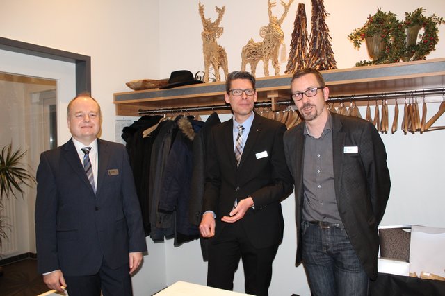 Der Vorstand Uwe Fricke (Vorsitzender) , Carsten Schwerdtfeger und Lars Oldach empfangen die Gäste
