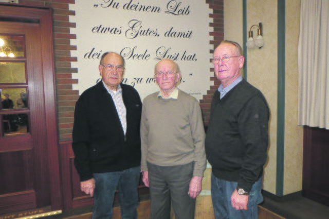 Freuten sich über die Auszeichnungen (v.li.): Uwe Spahl, Günther Stoever und Helmut Peters | Foto: MGV