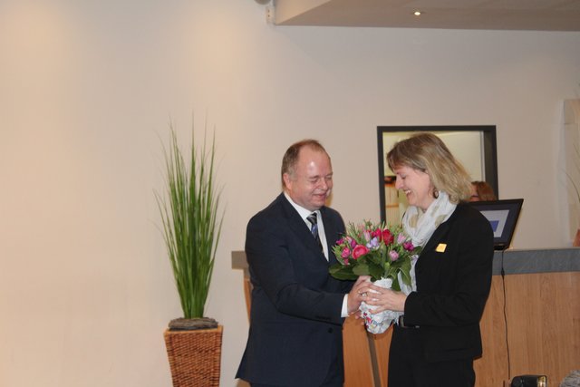 Blumen für die Geschäftsführerin Stefanie Feindt