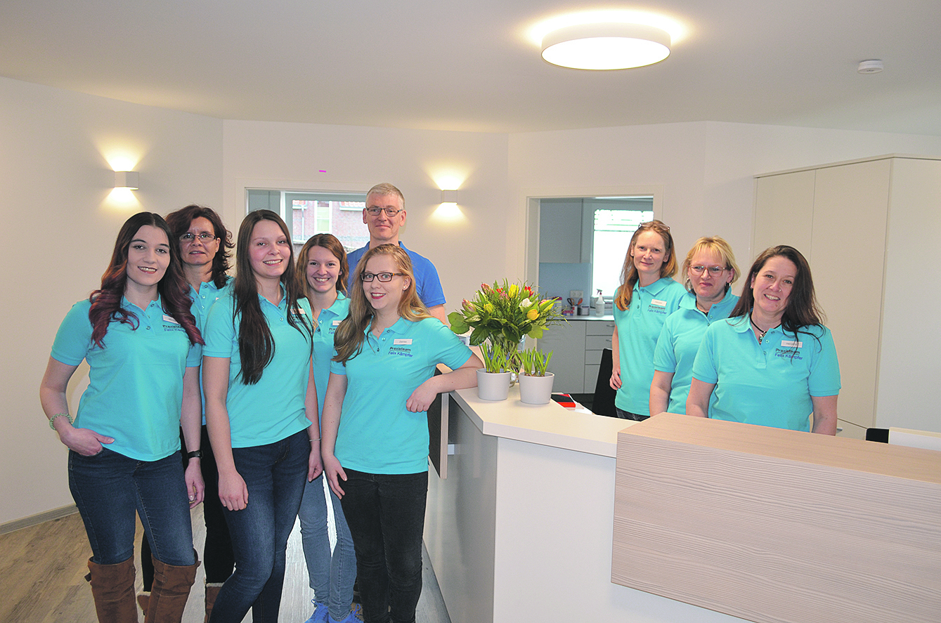 Das Team der fachinternistischen Praxis Felix Kämpfer freut sich, die Patienten in den neuen Räumen in der
Bahnhofstraße 76 begrüßen zu können
