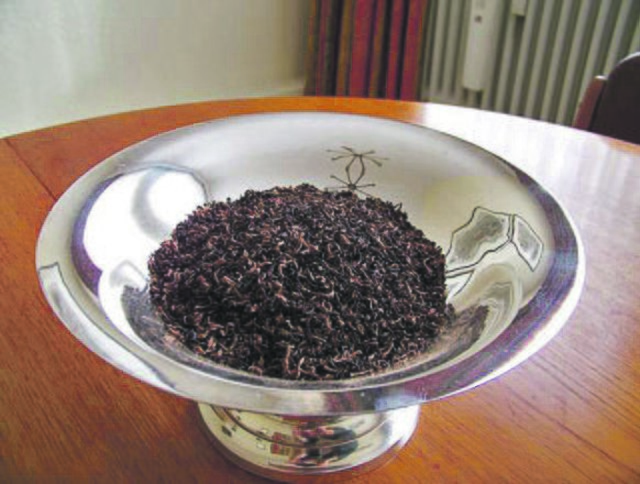 Bis zu 20 Teesorten werden im Ostfriesentee gemischt | Foto: Deutscher Teeverband