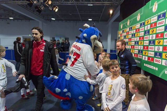 07.02.2017, Hamburg, Hamburger Sv vs. 1.FC Köln© Thorsten Baering Thielickestieg 1, 20459 Hamburg, Tel. +49 40 435160, Mobil +49 171 78 48 908, foto@baering.de, www.baering.deHypovereinsbank Hamburg, IBAN DE22200300000002602175, Finanzamt Hamburg Mitte, Steuernummer 48/010/00369 Steuer ID: DE118289524