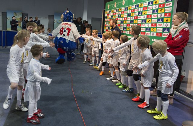 07.02.2017, Hamburg, Hamburger Sv vs. 1.FC Köln© Thorsten Baering Thielickestieg 1, 20459 Hamburg, Tel. +49 40 435160, Mobil +49 171 78 48 908, foto@baering.de, www.baering.deHypovereinsbank Hamburg, IBAN DE22200300000002602175, Finanzamt Hamburg Mitte, Steuernummer 48/010/00369 Steuer ID: DE118289524