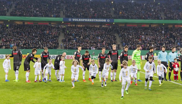 07.02.2017, Hamburg, Hamburger Sv vs. 1.FC Köln© Thorsten Baering Thielickestieg 1, 20459 Hamburg, Tel. +49 40 435160, Mobil +49 171 78 48 908, foto@baering.de, www.baering.deHypovereinsbank Hamburg, IBAN DE22200300000002602175, Finanzamt Hamburg Mitte, Steuernummer 48/010/00369 Steuer ID: DE118289524