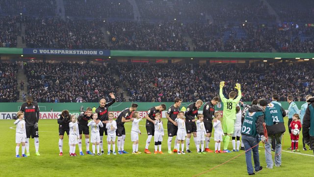 07.02.2017, Hamburg, Hamburger Sv vs. 1.FC Köln© Thorsten Baering Thielickestieg 1, 20459 Hamburg, Tel. +49 40 435160, Mobil +49 171 78 48 908, foto@baering.de, www.baering.deHypovereinsbank Hamburg, IBAN DE22200300000002602175, Finanzamt Hamburg Mitte, Steuernummer 48/010/00369 Steuer ID: DE118289524