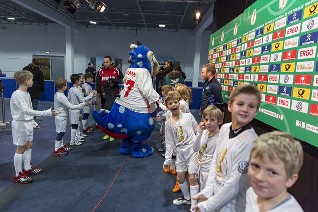 07.02.2017, Hamburg, Hamburger Sv vs. 1.FC Köln© Thorsten Baering Thielickestieg 1, 20459 Hamburg, Tel. +49 40 435160, Mobil +49 171 78 48 908, foto@baering.de, www.baering.deHypovereinsbank Hamburg, IBAN DE22200300000002602175, Finanzamt Hamburg Mitte, Steuernummer 48/010/00369 Steuer ID: DE118289524