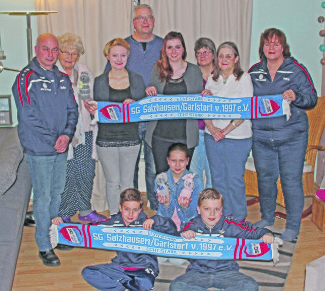 Das Orga-Team des Fußball-Turniers hofft auf viele Besucher, die dann zu Gunsten der Egestorfer Familie Büttinghaus spenden