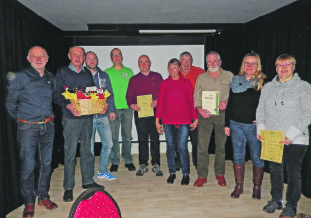 Geehrte und Vorstandsmitglieder (v. li.): Klaus Voigts, Eckhard Schröder, Heiko Riebesell, Göran Wesche, Roland Kalusa, Erika und Volker Hutmacher, Dieter Riebesell, Ute Heuschkel und Nicole Jonas
