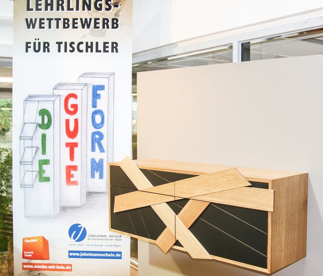 Hängekommode mit ausgefallenem Front-Design | Foto: Die Medienfrau