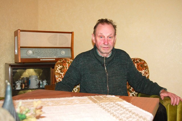 Vertreibt mit Radiohören die Einsamkeit: Landwirt Erich Fick