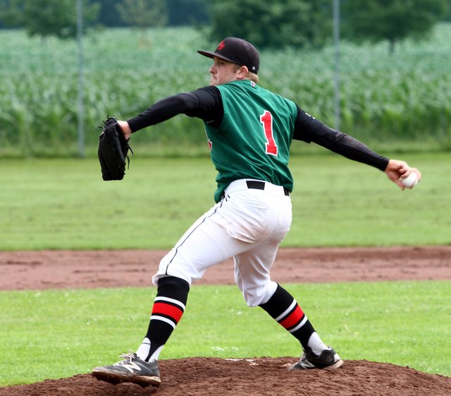 Pitcher (Werfer) Thies Brunckhorst wird auch in der 1. Bundesliga für die Farmers auf den Hügel steigen