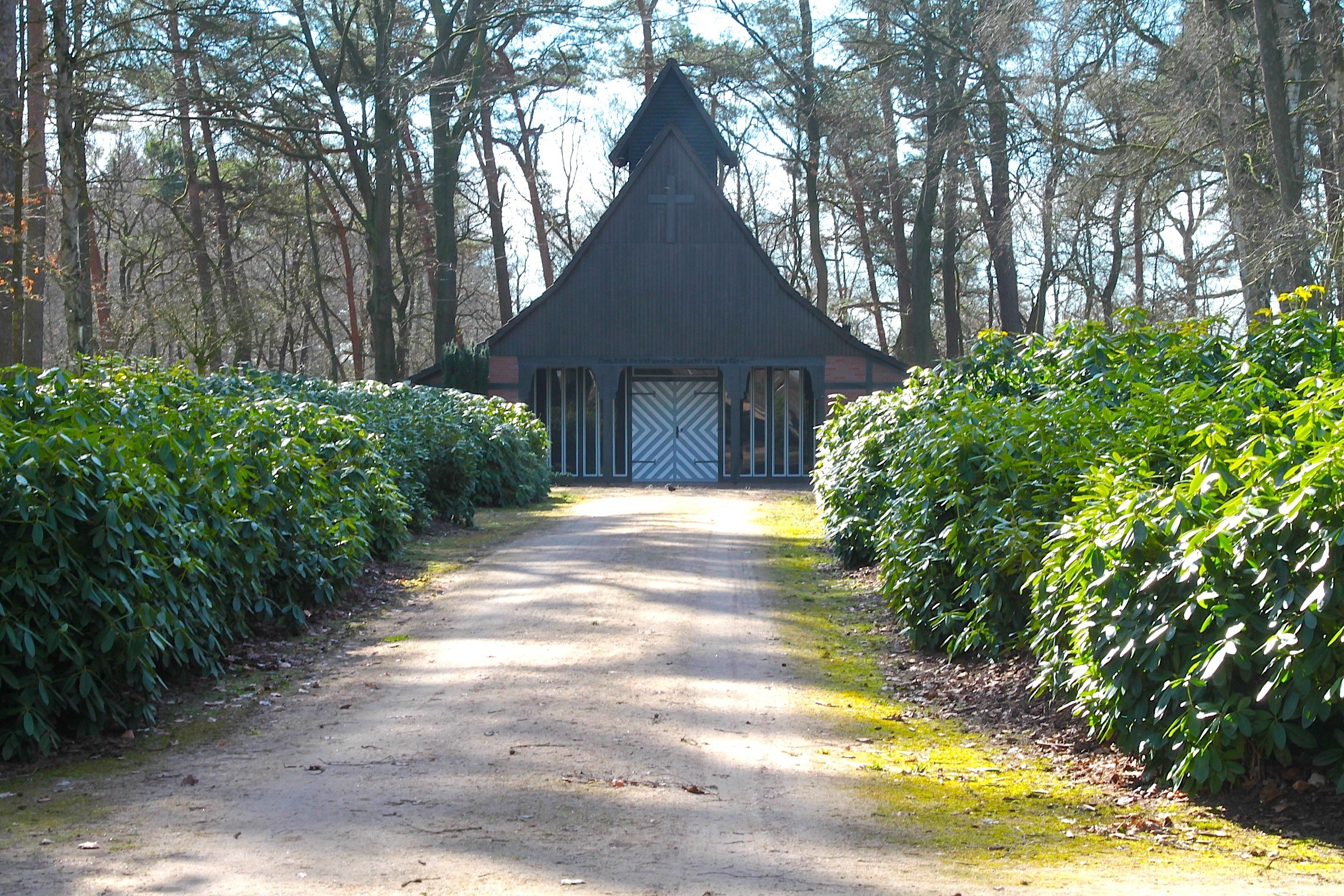 Der Weg zur Kapelle wird gepflaster