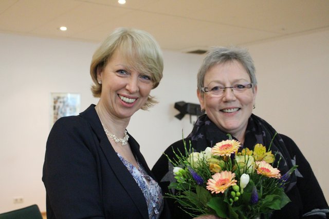 Britta Witte gratulierte Jutta Freudenberg zu ihrem Geburtstag