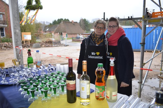 Die Mitarbeiter des Edeka-Marktes Schreiber sorgten für aufmerksame Verköstigung