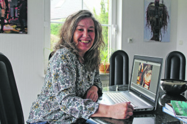 Gabi Hampe kombiniert und bearbeitet ihre Fotos digital