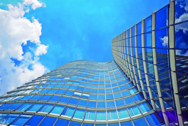 Geschwungene Architektur mit vielen Glaselementen:
So könnten die „Sky-Tower“ in Winsen und Buchholz aussehen