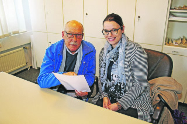 Soziallotse Friedhelm Wilkens wird von der Sozialarbeiterin Jenny Rinker unterstützt