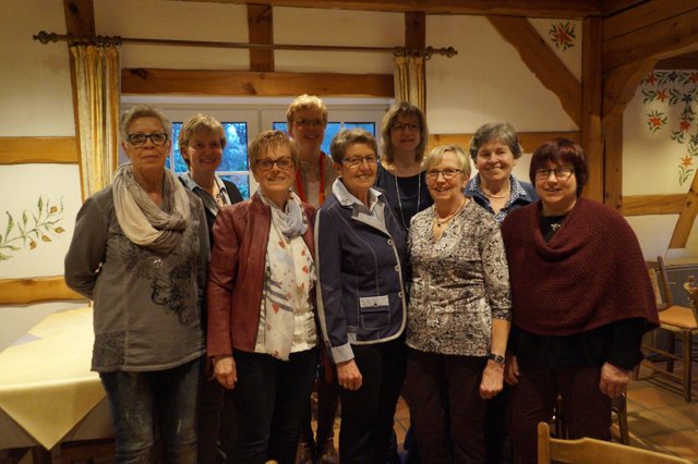 Das neue Vorstandsteam (v. li.): Beate Martens, Kerstin Beneke, Birgit Ropers ,Imkea Hausschild, Uta Augustin, Karin Schlüter,
Hildegard Meier, Ruth Aldag und Petra Busch
