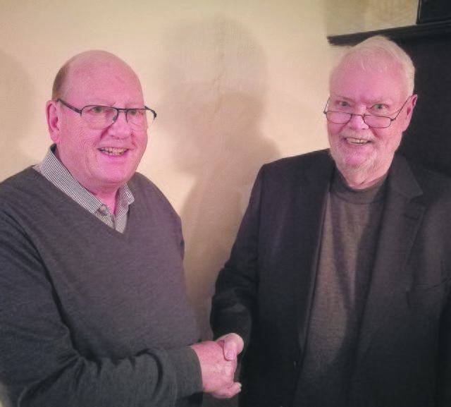 Nach 15 Jahren als Vorsitzender gibt Simon Thompson (li.) den Staffelstab an Volker Tomforde weiter