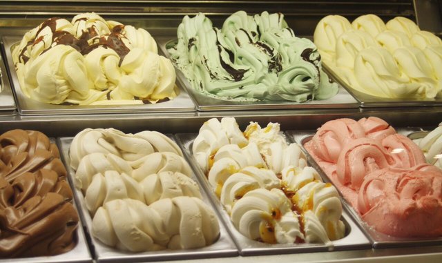 Es gibt über 25 Sorten Eis zum Mitnehmen | Foto: Eiscafé Dante