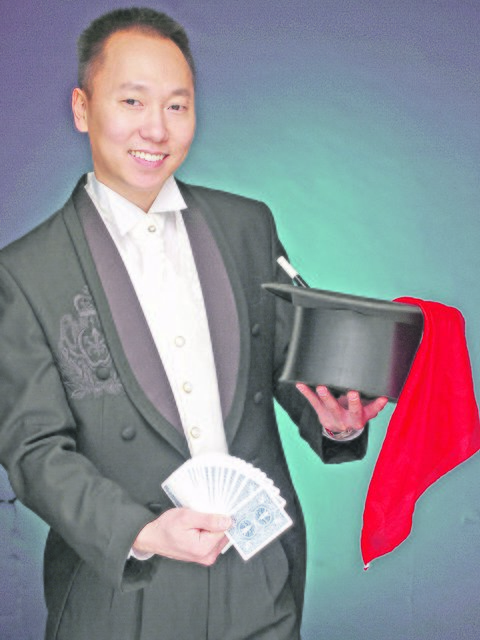 Zauberkünstler Kim unterhält am Samstag die Gäste | Foto: Café Alte Sägerei