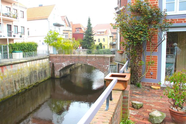 Blick vom Innenhof auf die Schwinge mit der Rosenbrücke