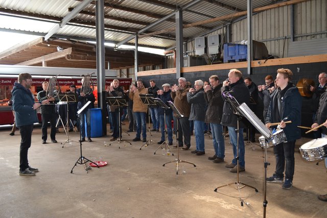 Der Spielmannszug Heidenau unterhielt mit zünftiger Musik