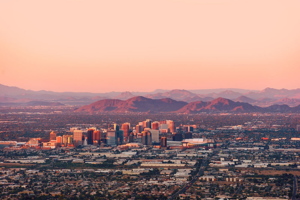 Die Skyline von Phoenix zeigt die Vielfallt der Südstaaten: beeindruckende Landschaften vereinen sich hier mit riesigen Städten.