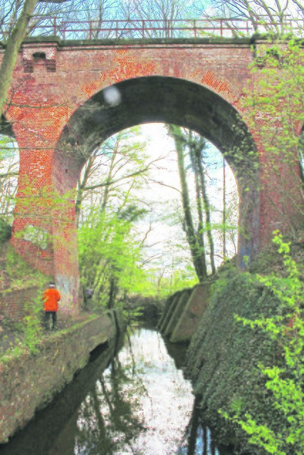 Ungefähr 18 Meter ist das Viadukt bei Staersbeck hoch